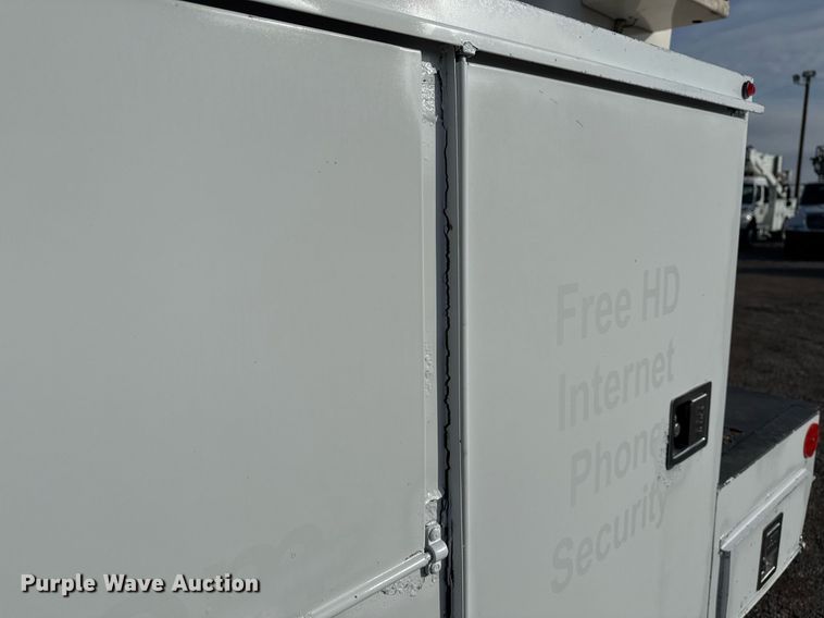 image for item EG2437 2011 Ford F450 Super Duty bucket truck