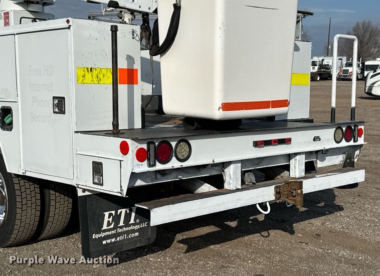 image for item EG2437 2011 Ford F450 Super Duty bucket truck