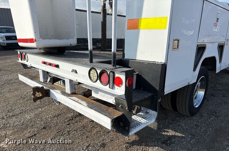 image for item EG2437 2011 Ford F450 Super Duty bucket truck
