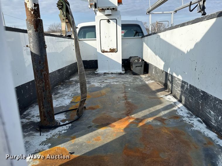 image for item EG2437 2011 Ford F450 Super Duty bucket truck