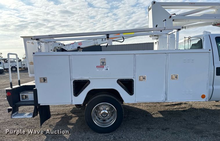 image for item EG2437 2011 Ford F450 Super Duty bucket truck