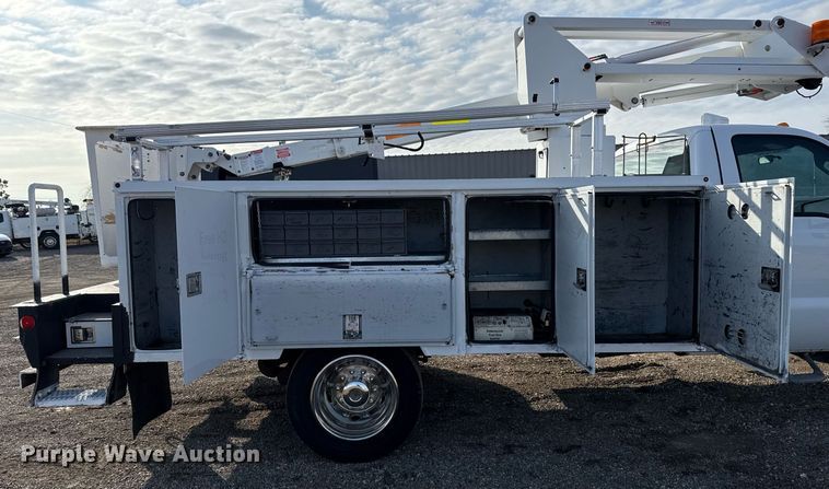 image for item EG2437 2011 Ford F450 Super Duty bucket truck