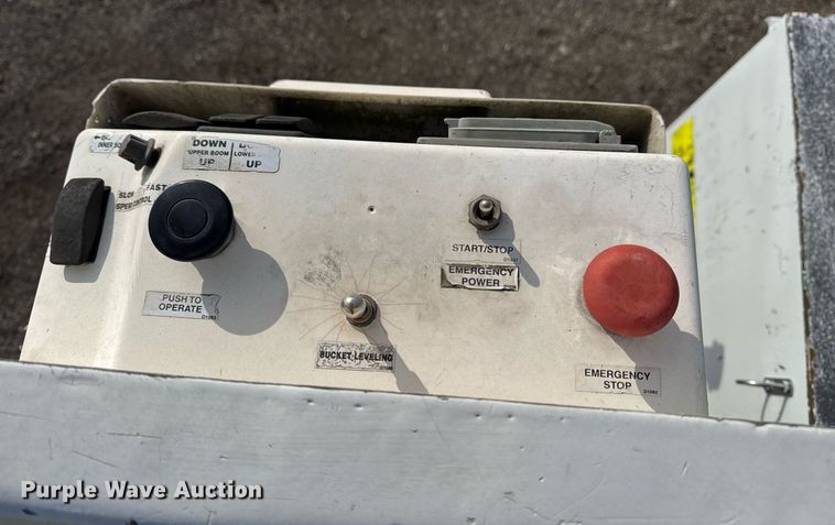 image for item EG2437 2011 Ford F450 Super Duty bucket truck