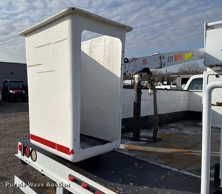 image for item EG2437 2011 Ford F450 Super Duty bucket truck