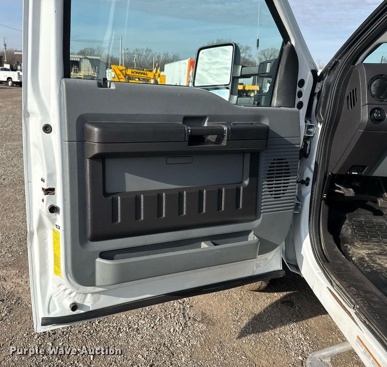 image for item EG2437 2011 Ford F450 Super Duty bucket truck