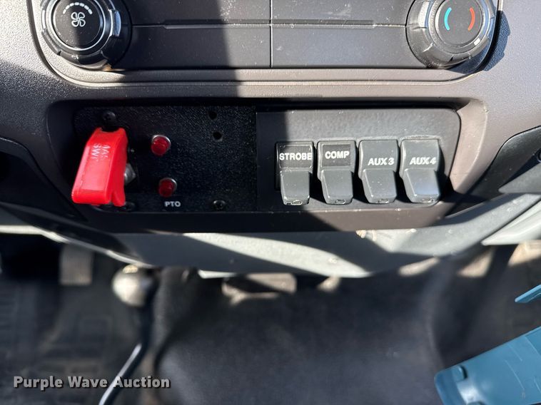 image for item EG2437 2011 Ford F450 Super Duty bucket truck