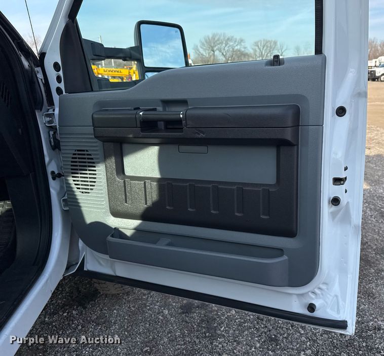 image for item EG2437 2011 Ford F450 Super Duty bucket truck