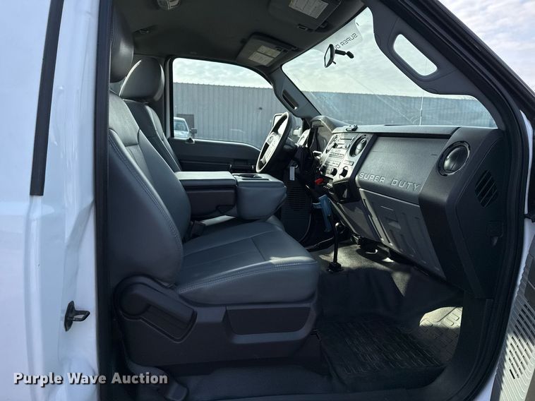 image for item EG2437 2011 Ford F450 Super Duty bucket truck