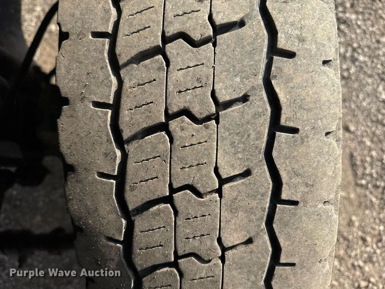 image for item EG2437 2011 Ford F450 Super Duty bucket truck