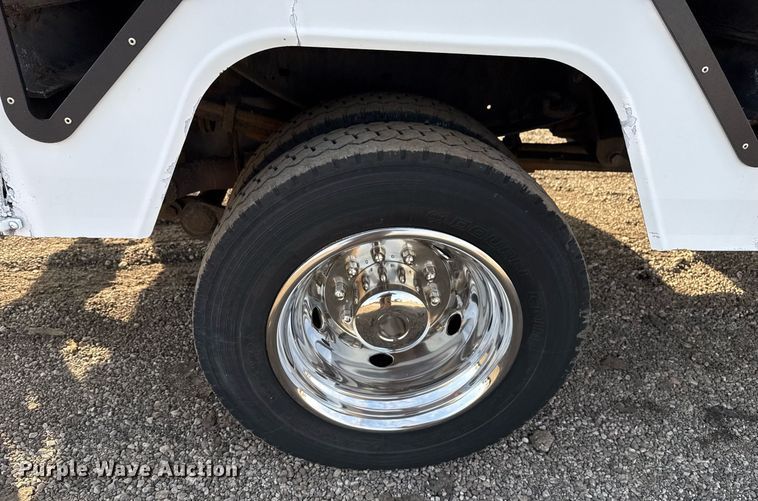 image for item EG2437 2011 Ford F450 Super Duty bucket truck