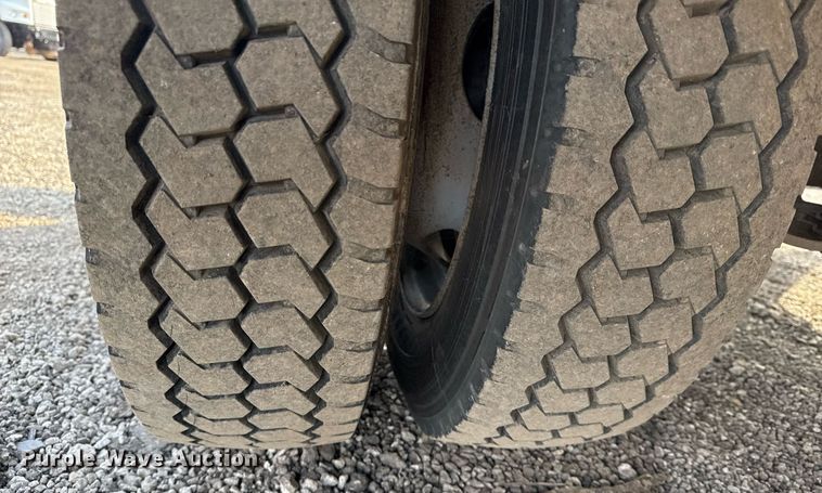 image for item EG2437 2011 Ford F450 Super Duty bucket truck