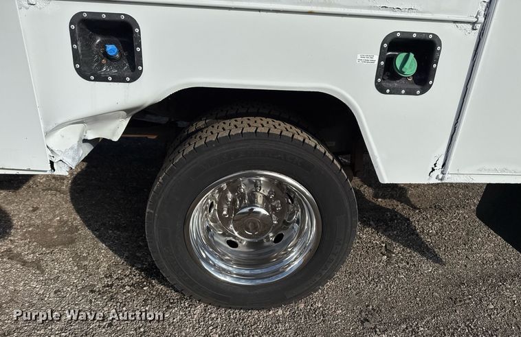 image for item EG2437 2011 Ford F450 Super Duty bucket truck