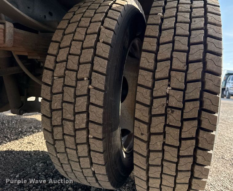 image for item EG2437 2011 Ford F450 Super Duty bucket truck