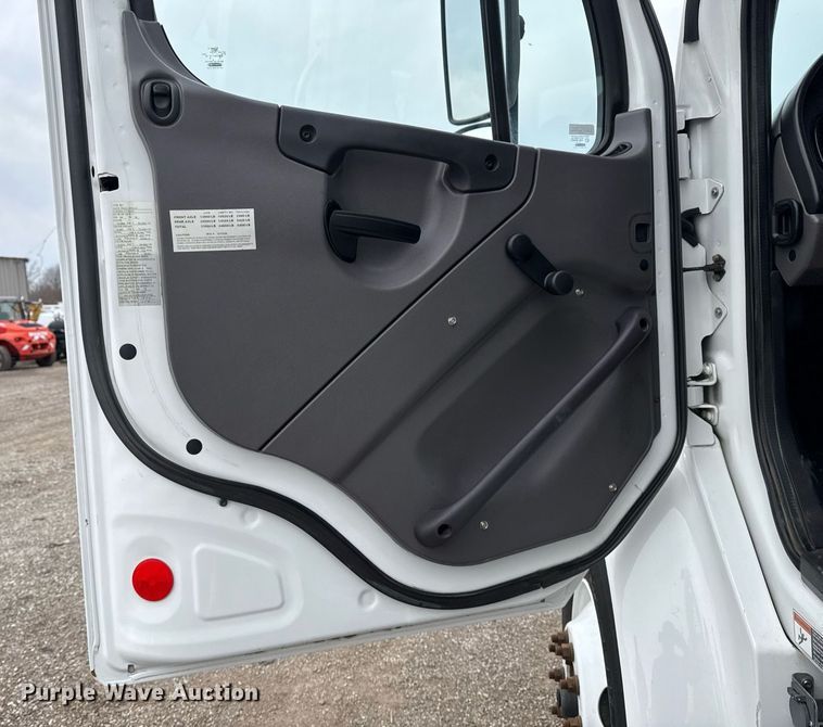 image for item EG2445 2016 Freightliner Business Class M2 Ext. Cab bucket truck