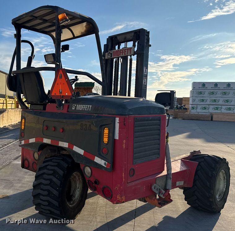 image for item EG7981 2006 Moffett M55 forklift