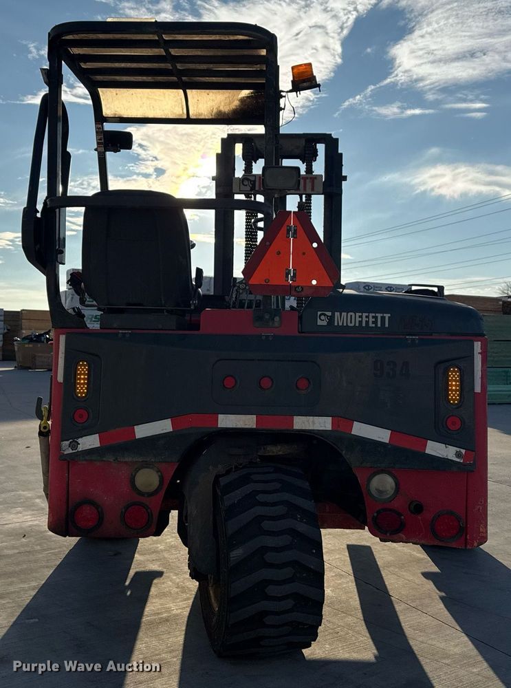 image for item EG7981 2006 Moffett M55 forklift