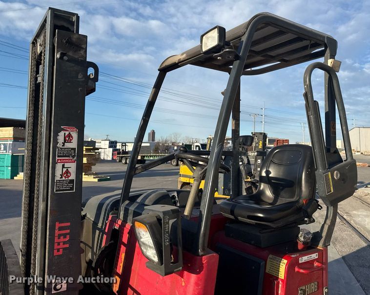 image for item EG7981 2006 Moffett M55 forklift