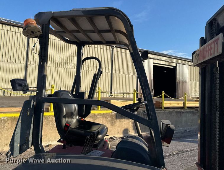 image for item EG7981 2006 Moffett M55 forklift