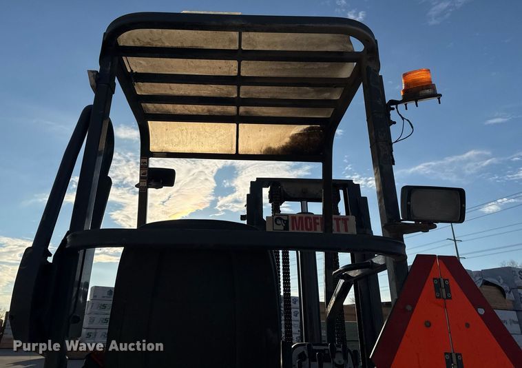 image for item EG7981 2006 Moffett M55 forklift
