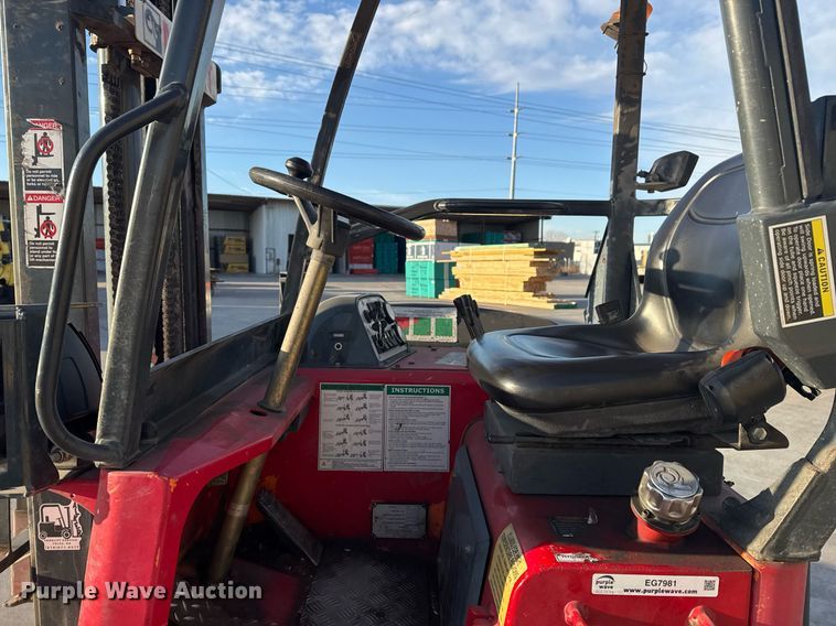 image for item EG7981 2006 Moffett M55 forklift