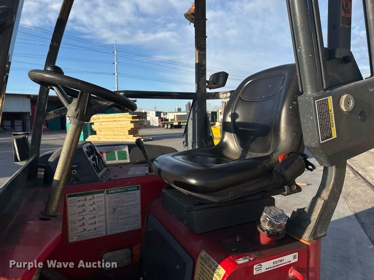 image for item EG7981 2006 Moffett M55 forklift