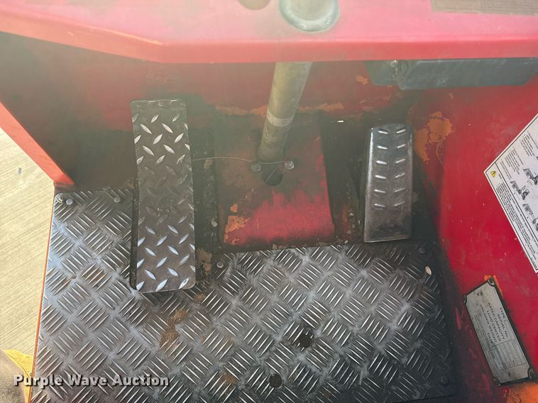 image for item EG7981 2006 Moffett M55 forklift