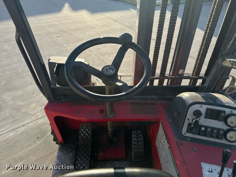 image for item EG7981 2006 Moffett M55 forklift