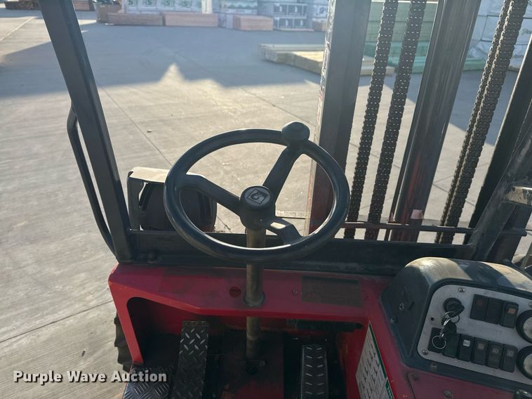 image for item EG7981 2006 Moffett M55 forklift