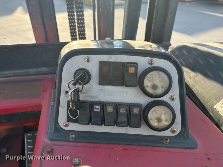 image for item EG7981 2006 Moffett M55 forklift