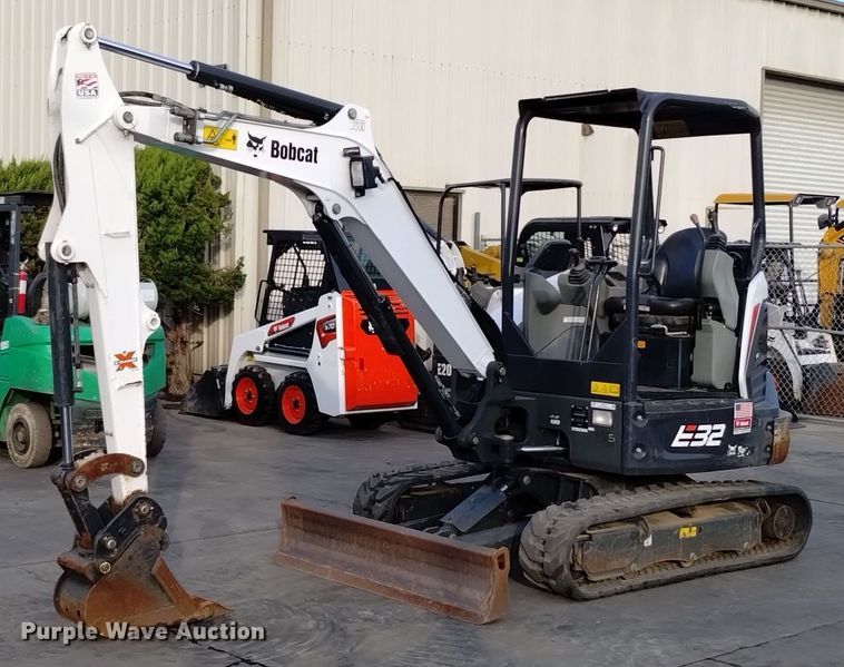 image for item EH0127 2021 Bobcat E32i mini excavator