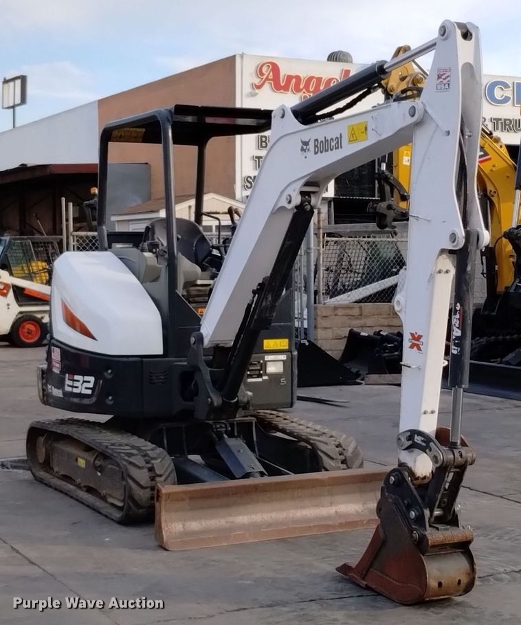 image for item EH0127 2021 Bobcat E32i mini excavator