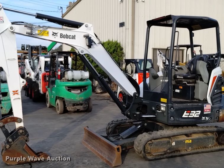 image for item EH0127 2021 Bobcat E32i mini excavator