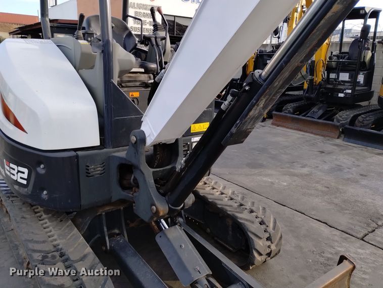 image for item EH0127 2021 Bobcat E32i mini excavator