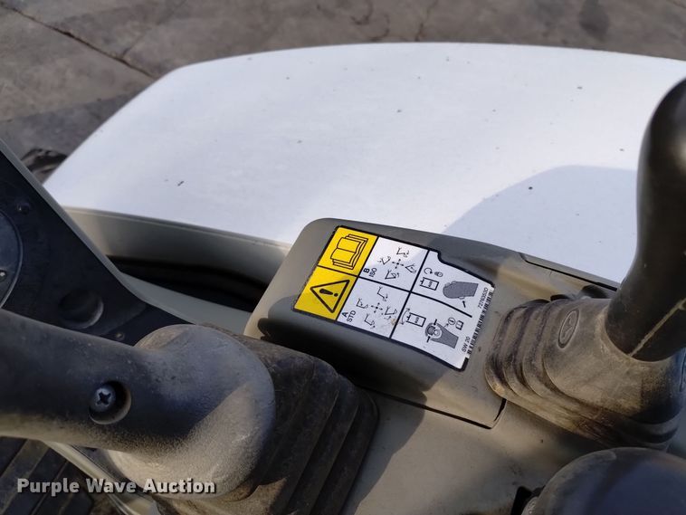 image for item EH0127 2021 Bobcat E32i mini excavator