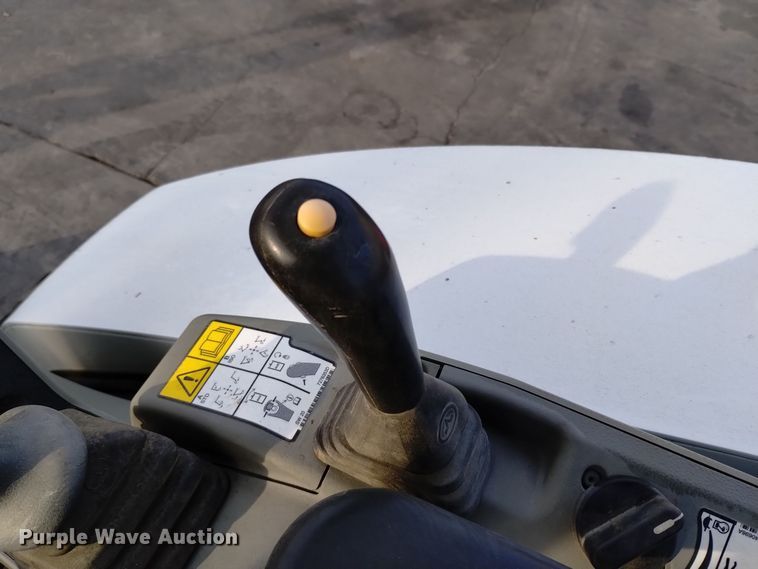 image for item EH0127 2021 Bobcat E32i mini excavator