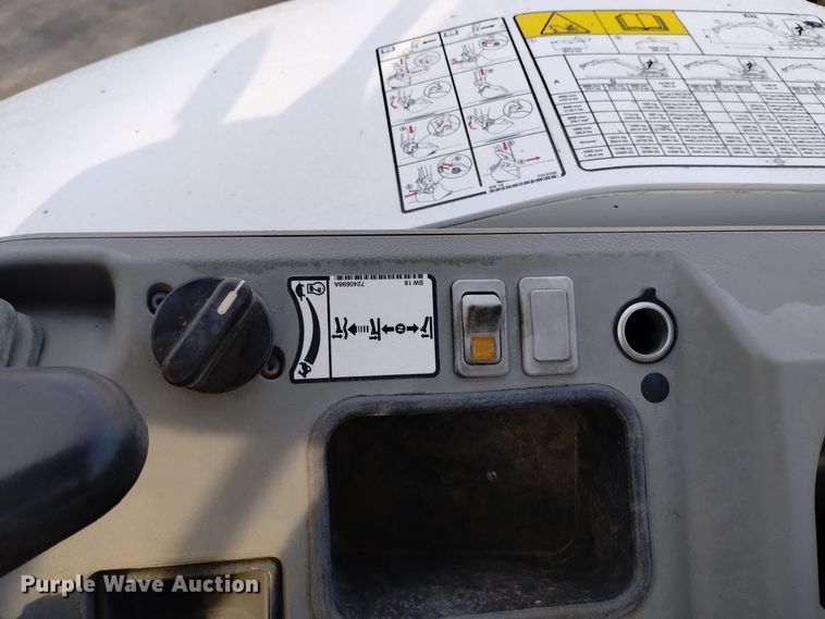 image for item EH0127 2021 Bobcat E32i mini excavator