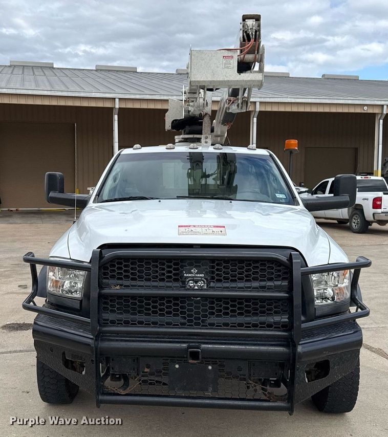 image for item EJ3206 2017 Dodge  Ram 5500HD bucket truck
