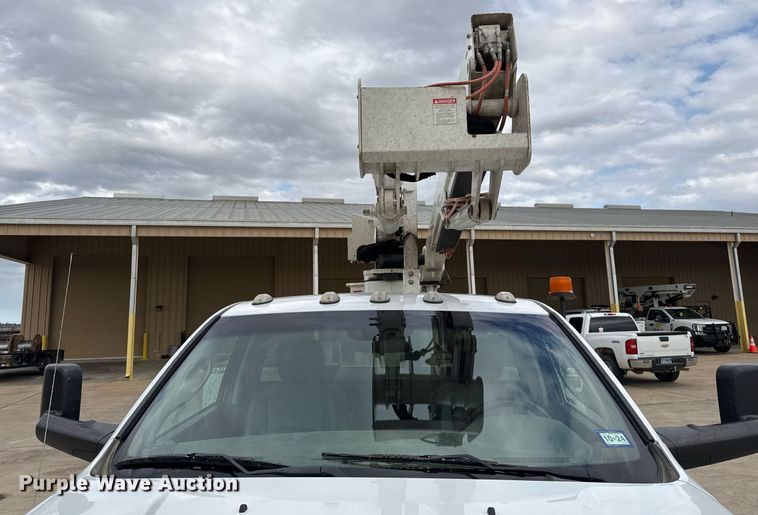 image for item EJ3206 2017 Dodge  Ram 5500HD bucket truck