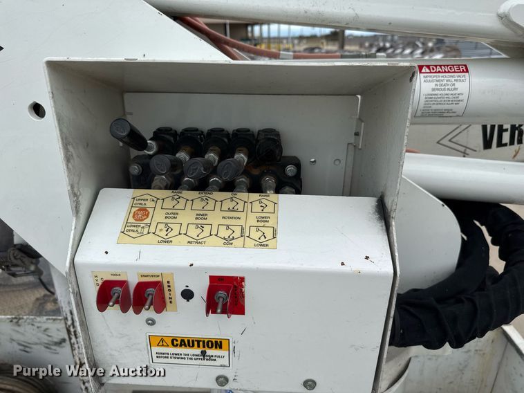 image for item EJ3206 2017 Dodge  Ram 5500HD bucket truck