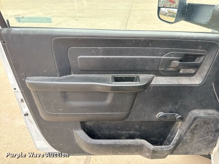 image for item EJ3206 2017 Dodge  Ram 5500HD bucket truck