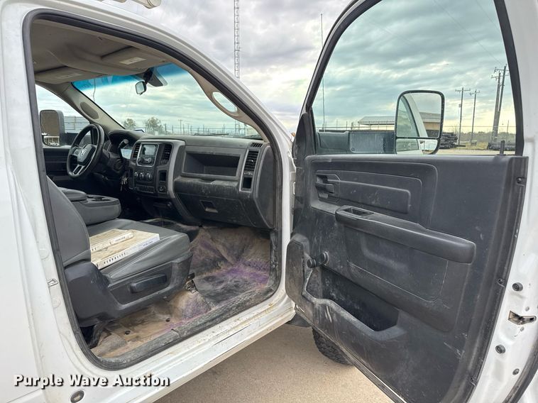 image for item EJ3206 2017 Dodge  Ram 5500HD bucket truck