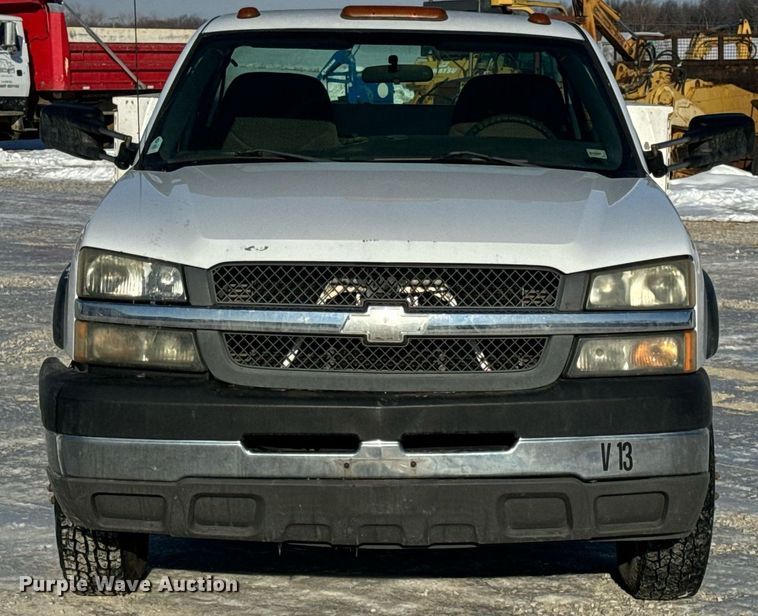 image for item EN5016 2004 Chevrolet Silverado 3500 utility bed pickup truck