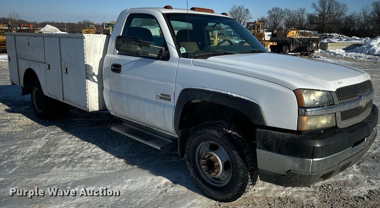 image for item EN5016 2004 Chevrolet Silverado 3500 utility bed pickup truck