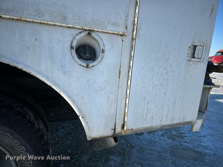 image for item EN5016 2004 Chevrolet Silverado 3500 utility bed pickup truck