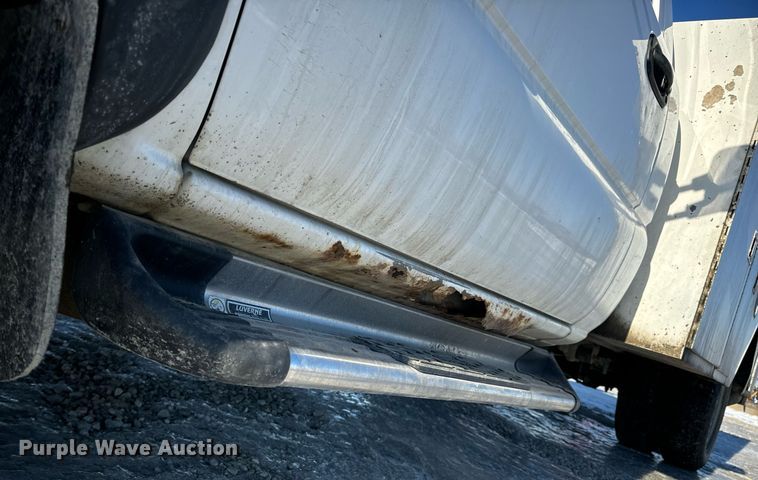 image for item EN5016 2004 Chevrolet Silverado 3500 utility bed pickup truck