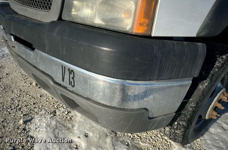 image for item EN5016 2004 Chevrolet Silverado 3500 utility bed pickup truck