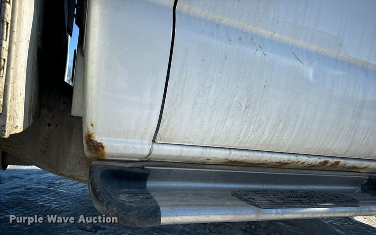 image for item EN5016 2004 Chevrolet Silverado 3500 utility bed pickup truck