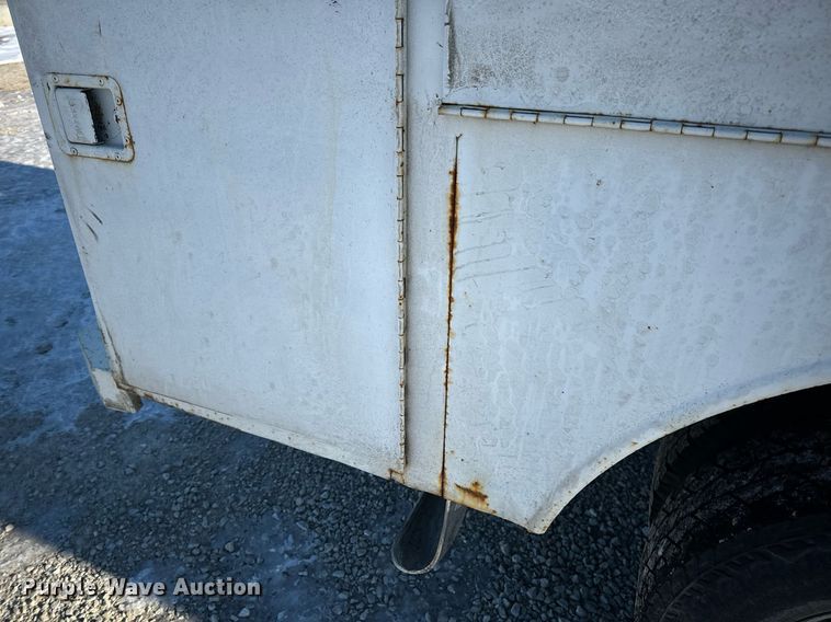 image for item EN5016 2004 Chevrolet Silverado 3500 utility bed pickup truck