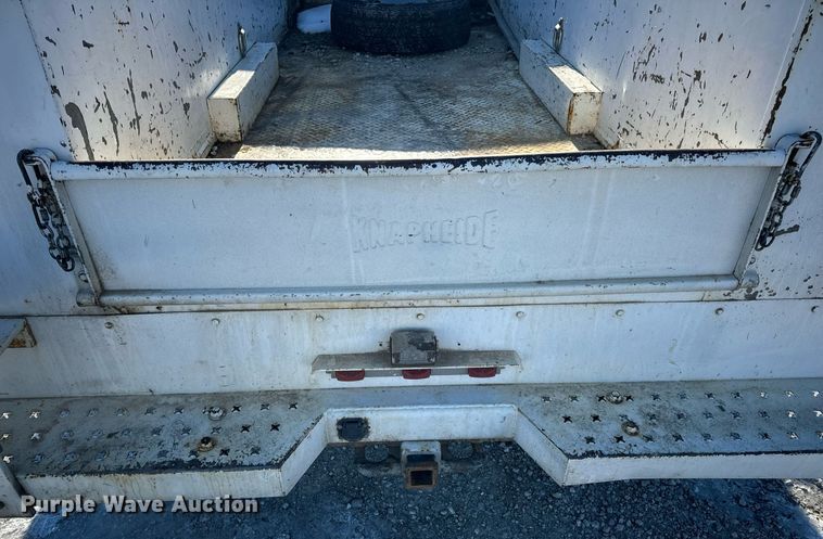 image for item EN5016 2004 Chevrolet Silverado 3500 utility bed pickup truck