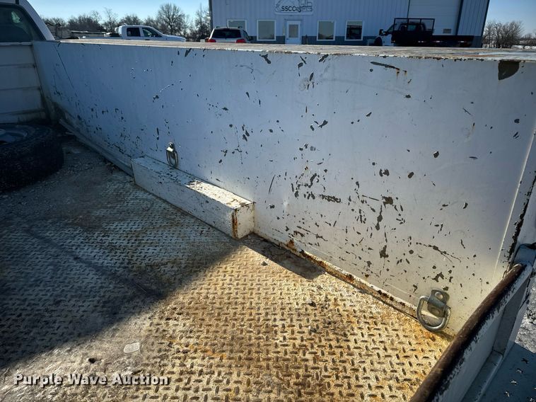 image for item EN5016 2004 Chevrolet Silverado 3500 utility bed pickup truck